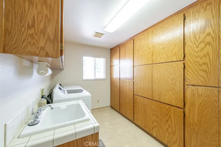 Expanded Laundry Rm -
Wall-O-Cupboards