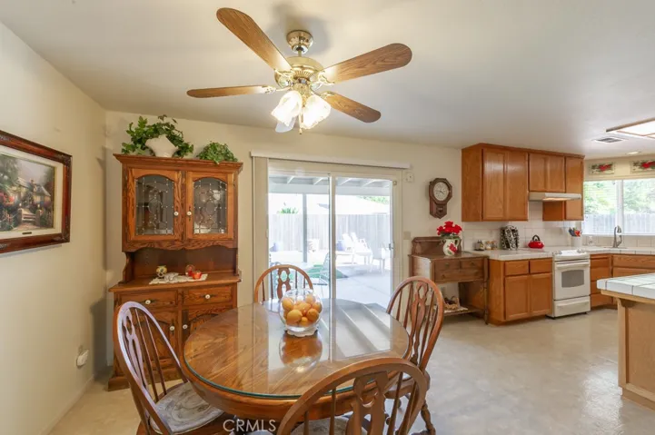 Dining looking to Kitchen