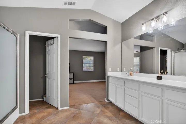 Ensuite Primary Bedroom's Bath