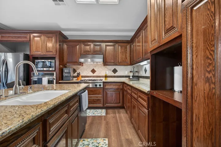 959 Hemingway, Corona, California 92878