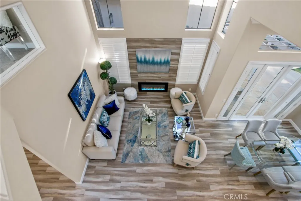Open Floor Plan (Pic shows prior furnishings)