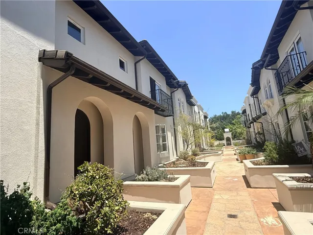 650 S Lake Ave, Pasadena, California 91106