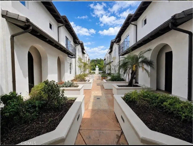 650 S Lake Ave, Pasadena, California 91106