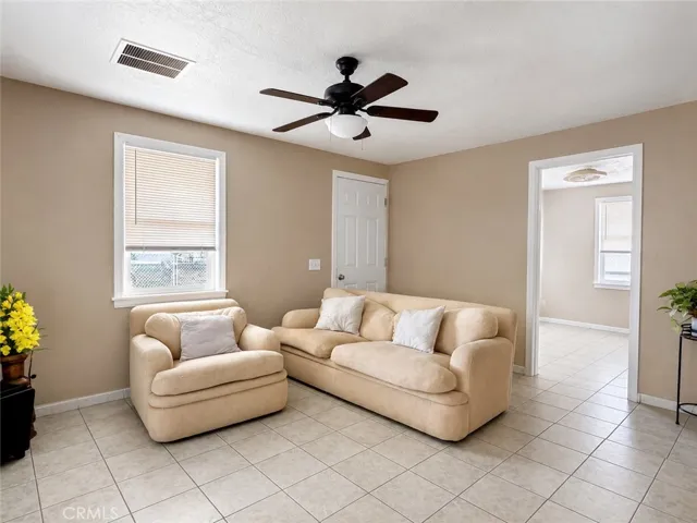 *LIVING ROOM*