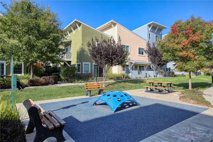 864 Lawrence, San Luis Obispo, California 93401