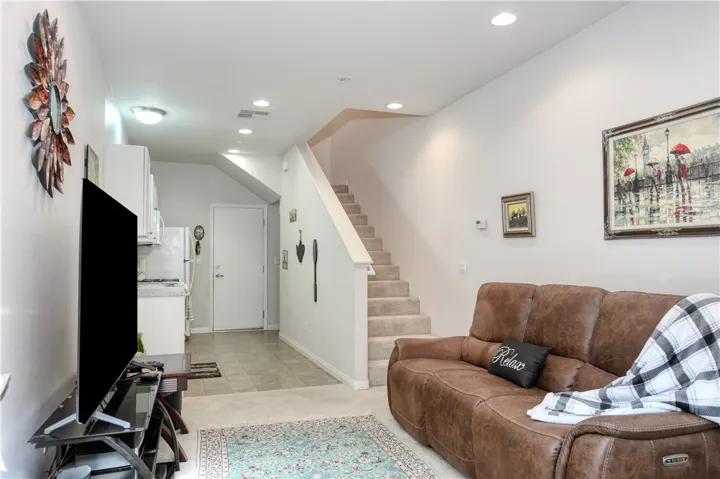 864 Lawrence, San Luis Obispo, California 93401