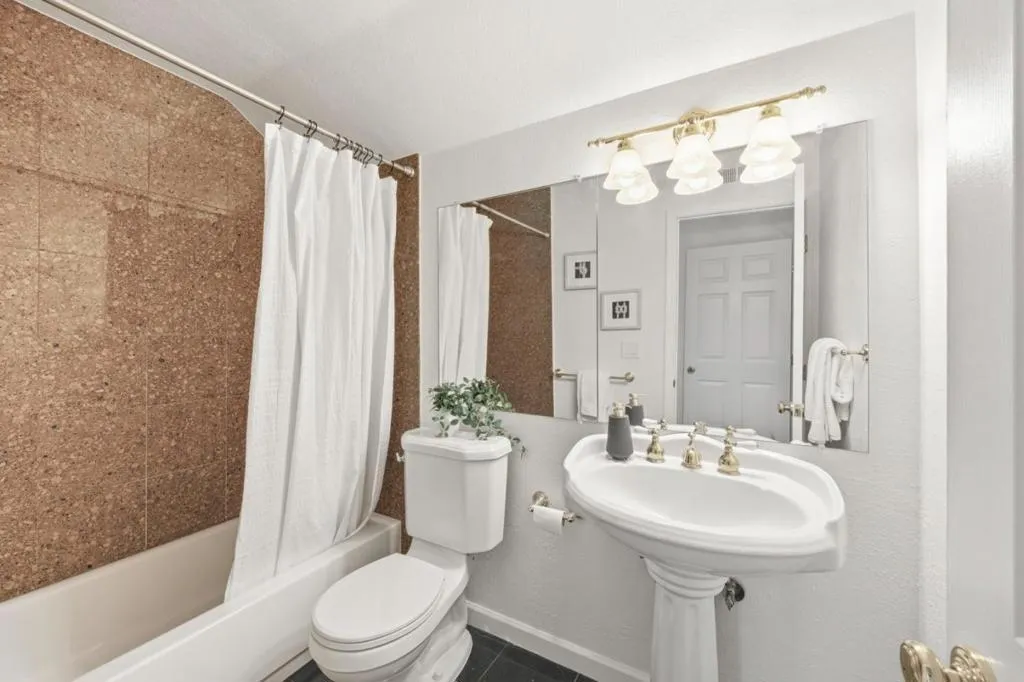 2nd story junior primary bedroom's private full bath.