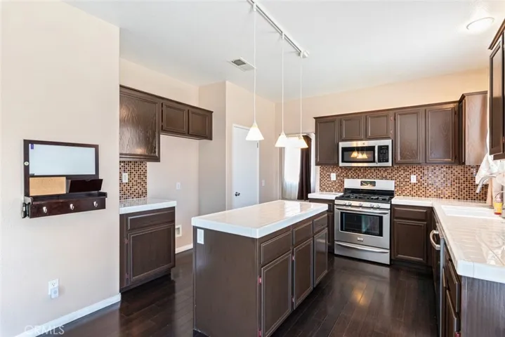 24861 Loire Court, Hemet, California 92544
