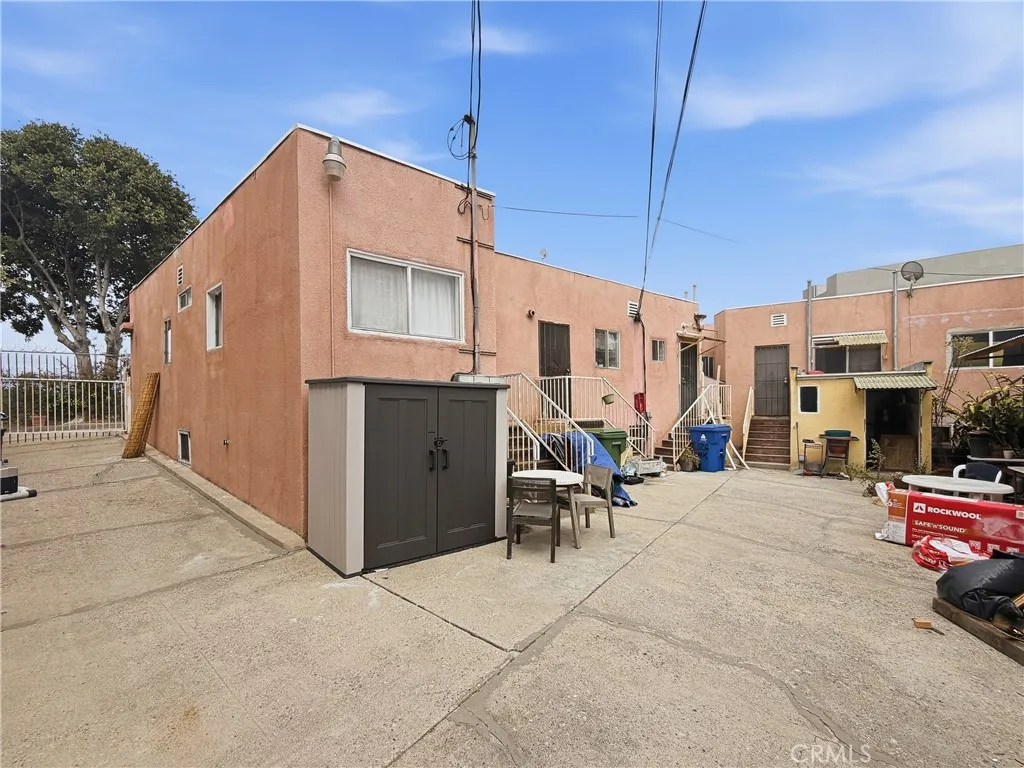 angle shows driveway
