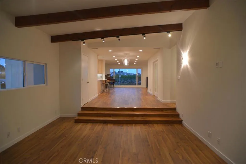 Family/entertainment/dining/living rooms