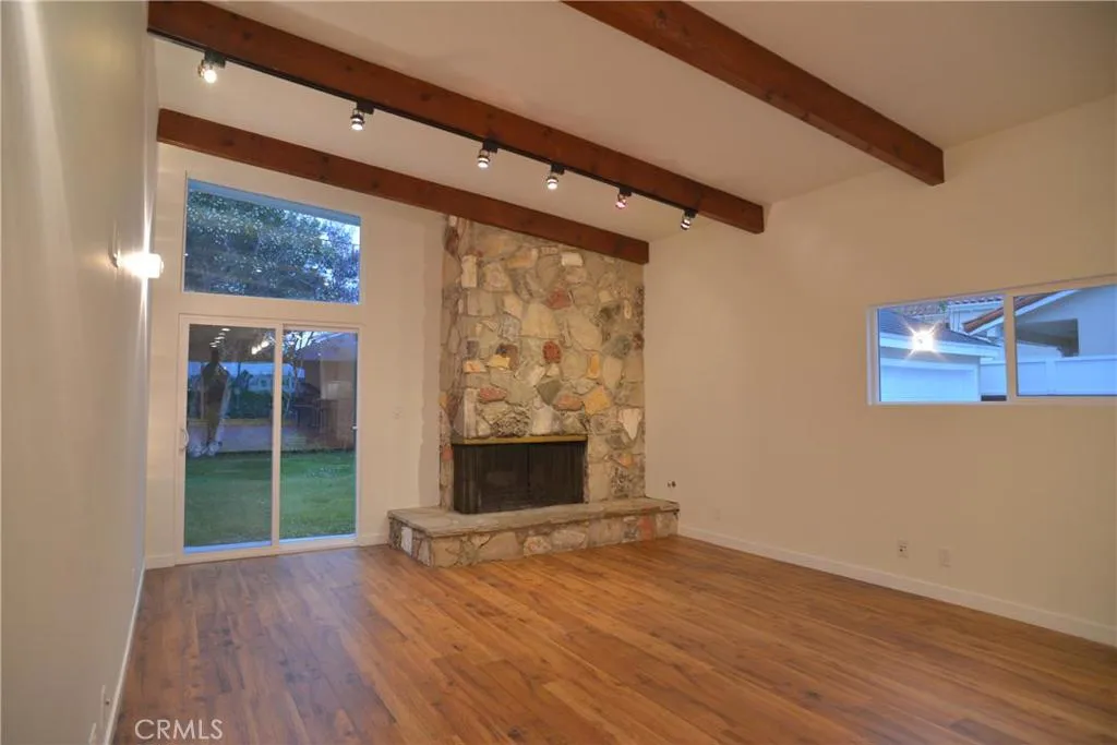 Family/entertainment room/fireplace
