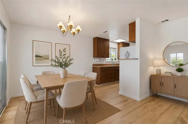 Virtually staged- dining area