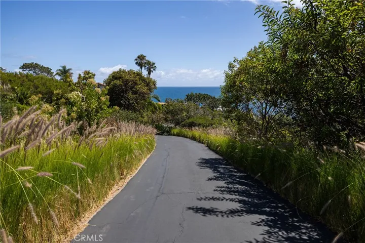 Private Driveway to 3 Residences