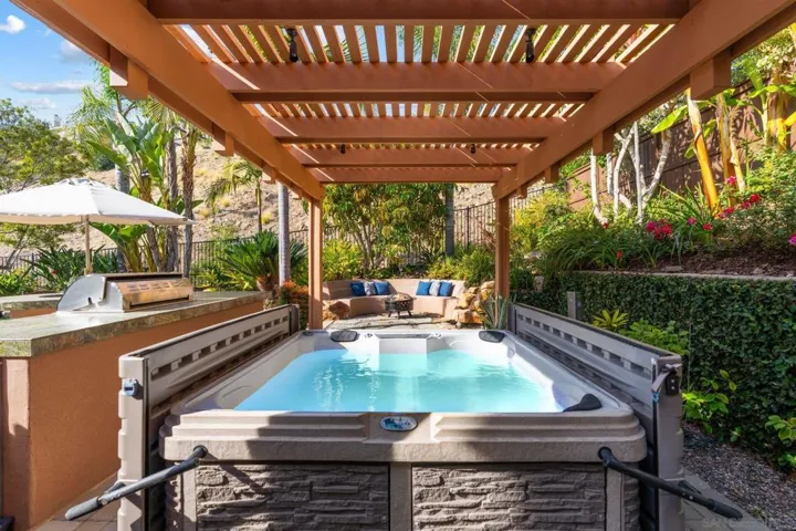 1129 Via Vera Cruz, San Marcos, California 92078