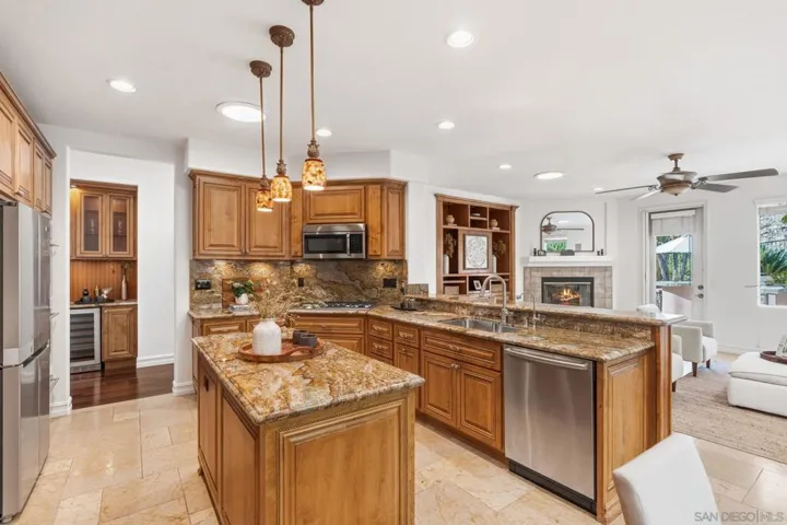 1129 Via Vera Cruz, San Marcos, California 92078