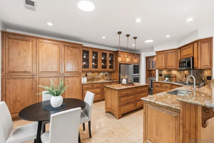 1129 Via Vera Cruz, San Marcos, California 92078