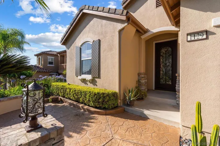 1129 Via Vera Cruz, San Marcos, California 92078