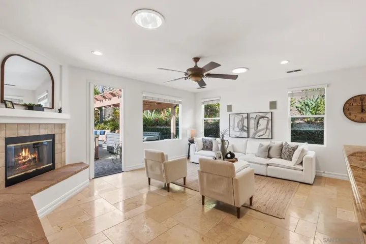 1129 Via Vera Cruz, San Marcos, California 92078