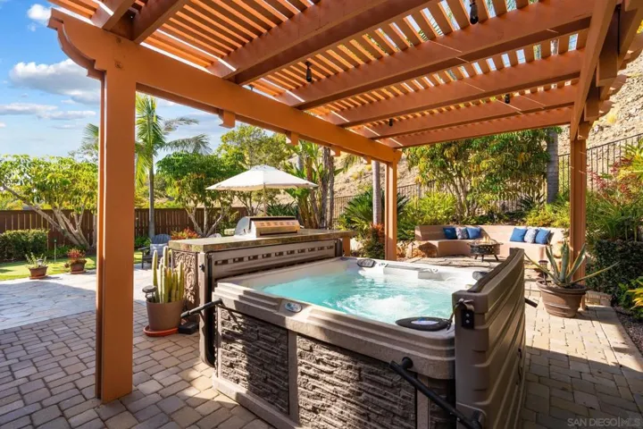 1129 Via Vera Cruz, San Marcos, California 92078