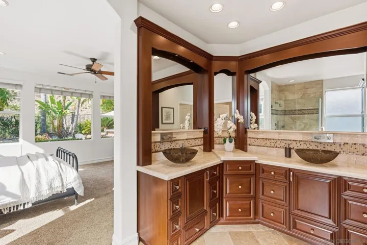 1129 Via Vera Cruz, San Marcos, California 92078