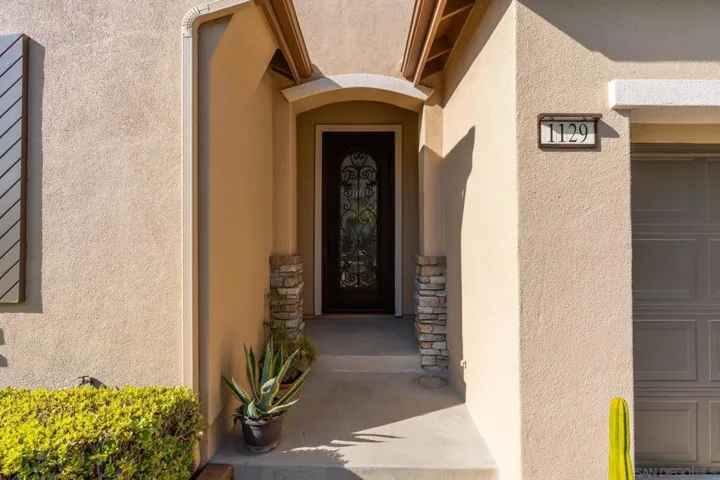1129 Via Vera Cruz, San Marcos, California 92078