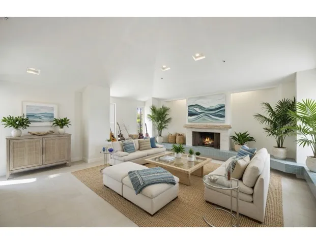 This image has been digitally altered and may not represent the current condition of the property.