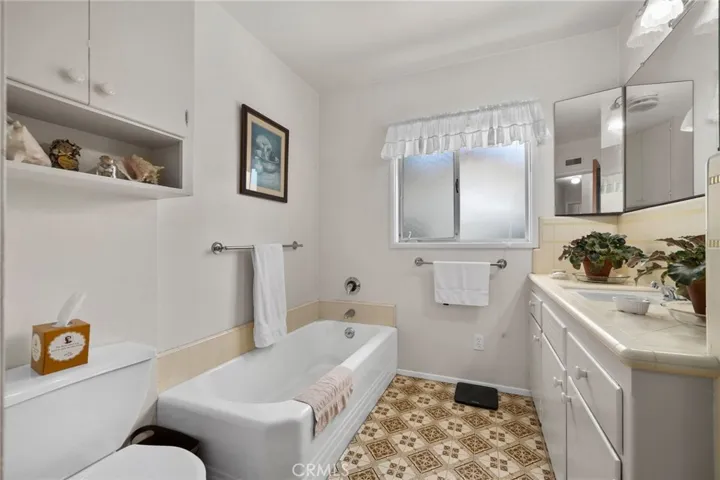 Full Bathroom