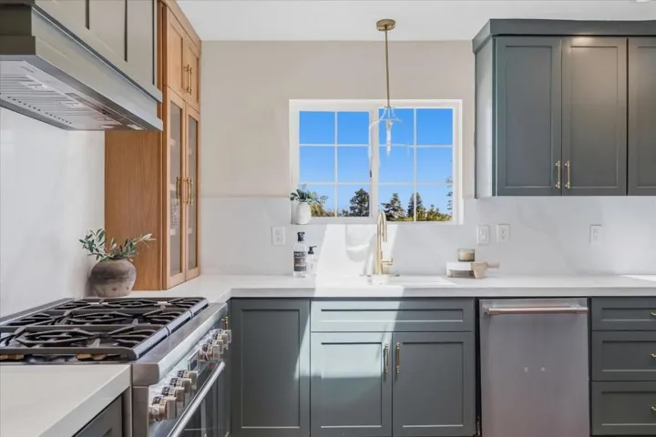 418 Ridge Road, San Carlos, California 94070