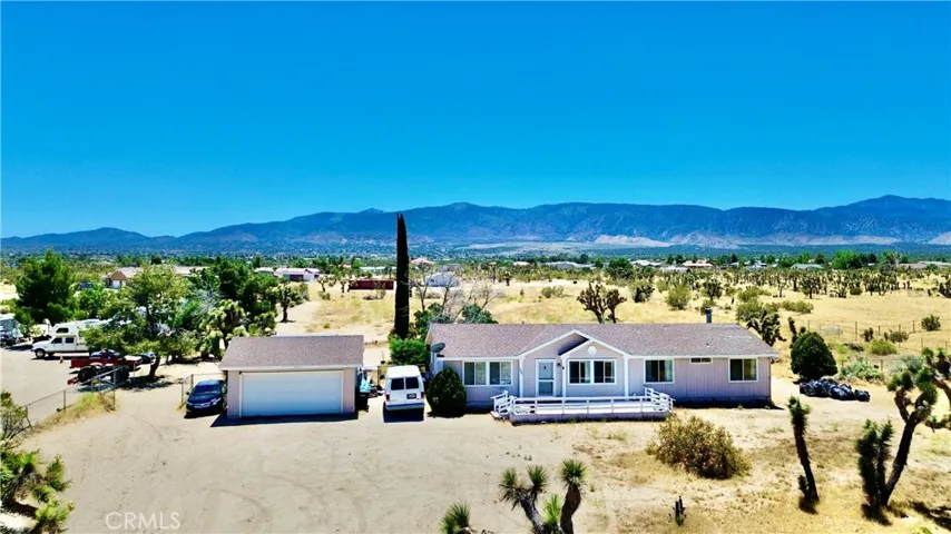 House with detached garage