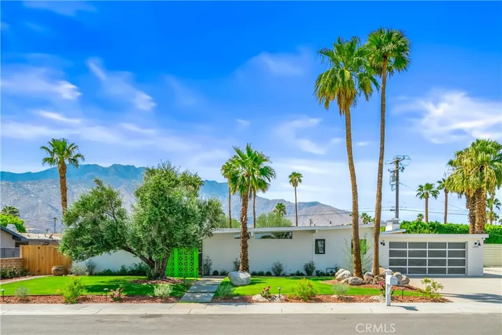 Mid Century Modern Architectual Dream Home.   1995 N San Clemente of Desert Park Estates , Palm Springs !