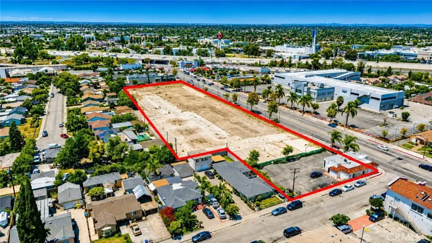 Vacant Lot, 121,472SF
