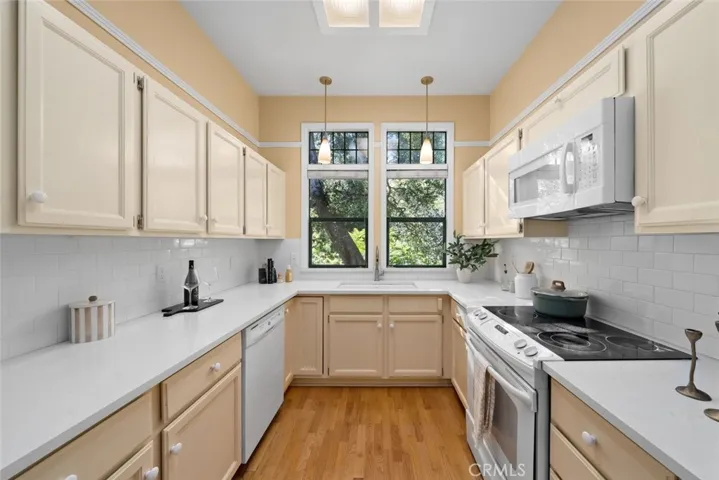 574 Dana B, San Luis Obispo, California 93401