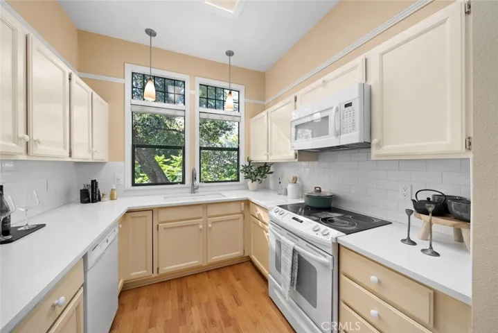 574 Dana B, San Luis Obispo, California 93401