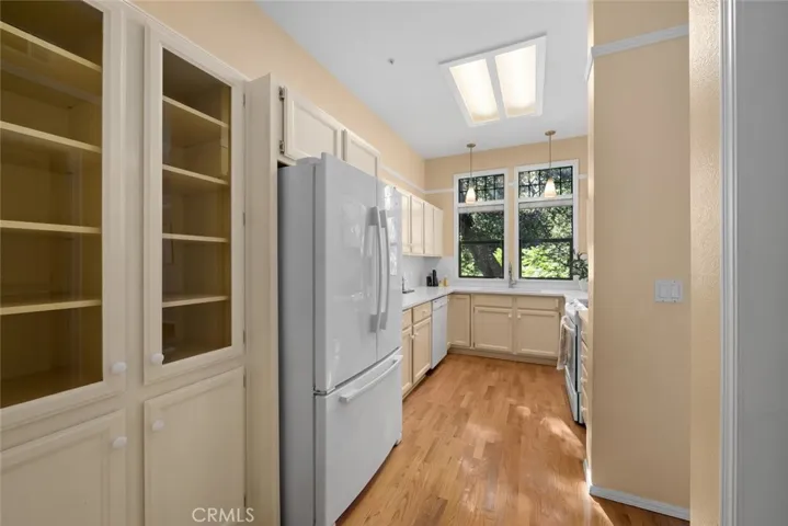 574 Dana B, San Luis Obispo, California 93401