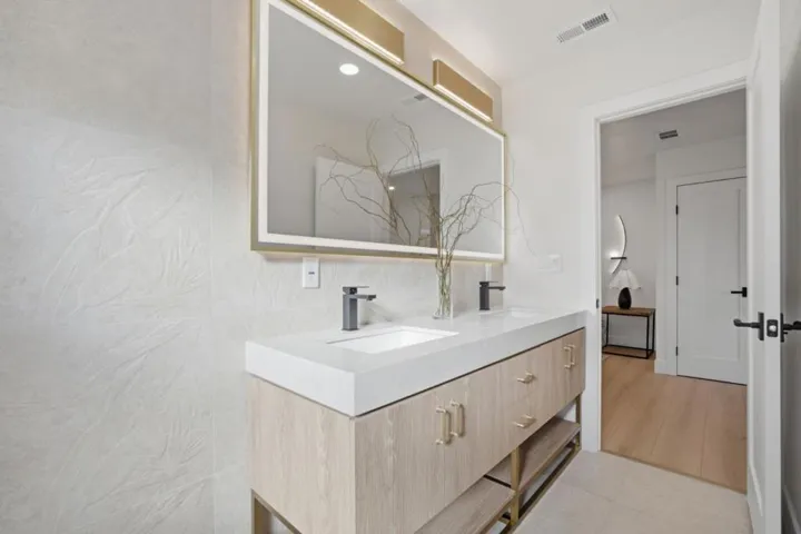 390 Lawndale Avenue, Campbell, California 95008
