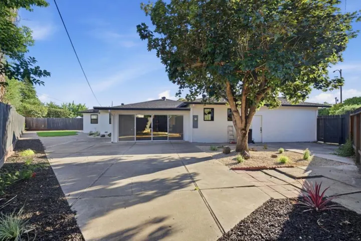 390 Lawndale Avenue, Campbell, California 95008