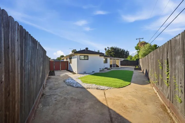 390 Lawndale Avenue, Campbell, California 95008