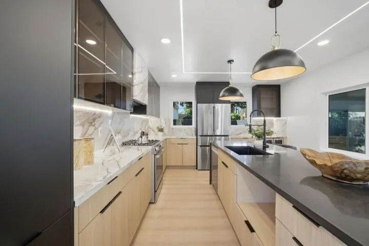 390 Lawndale Avenue, Campbell, California 95008