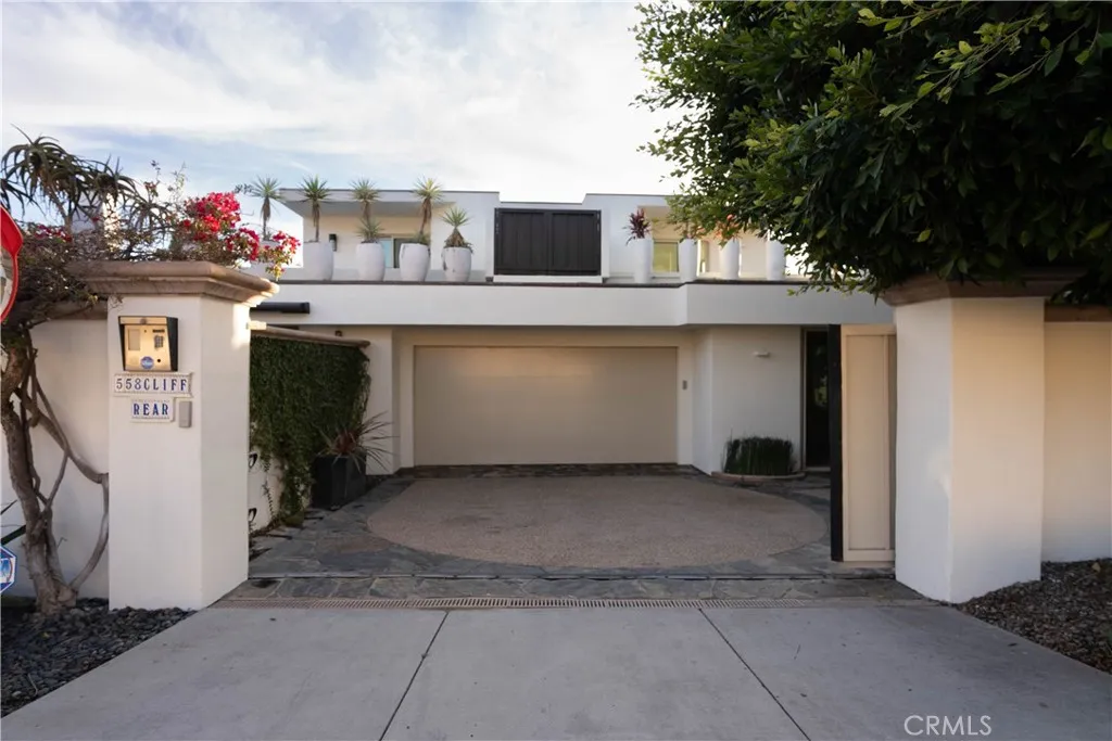 Electric gate from PCH for entrance to garage.