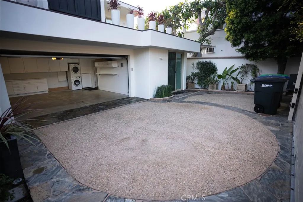 garage and courtyard for parking