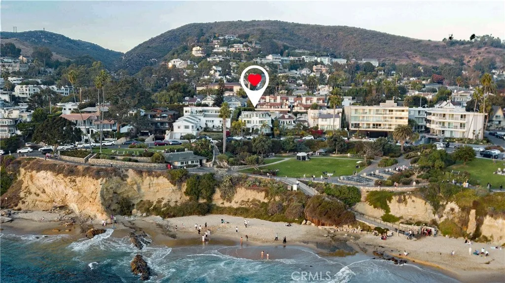 Great location in proximity to Heisler Park, downtown, shopping, and across from the beach.