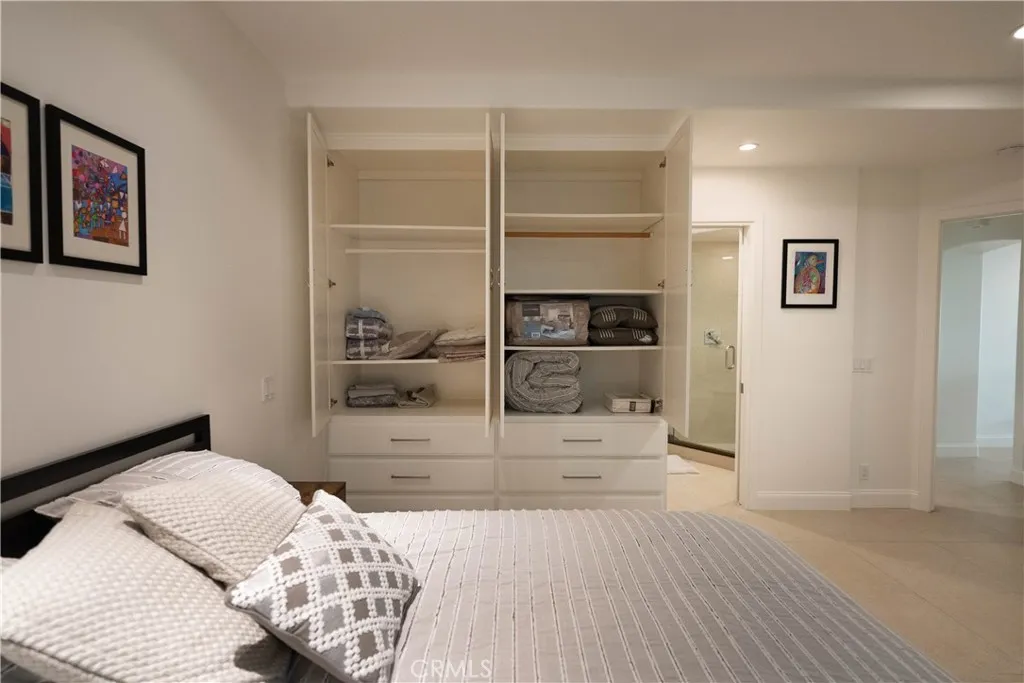 Ground level bedroom, ensuite.