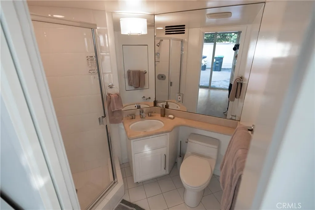 bathroom off office/bedroom