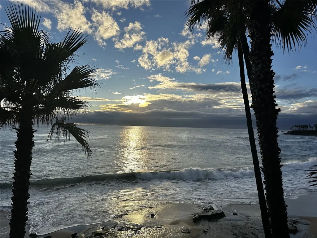Panoramic ocean views.