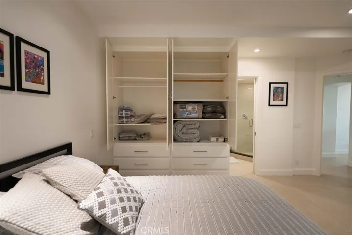 Ground level bedroom, ensuite.
