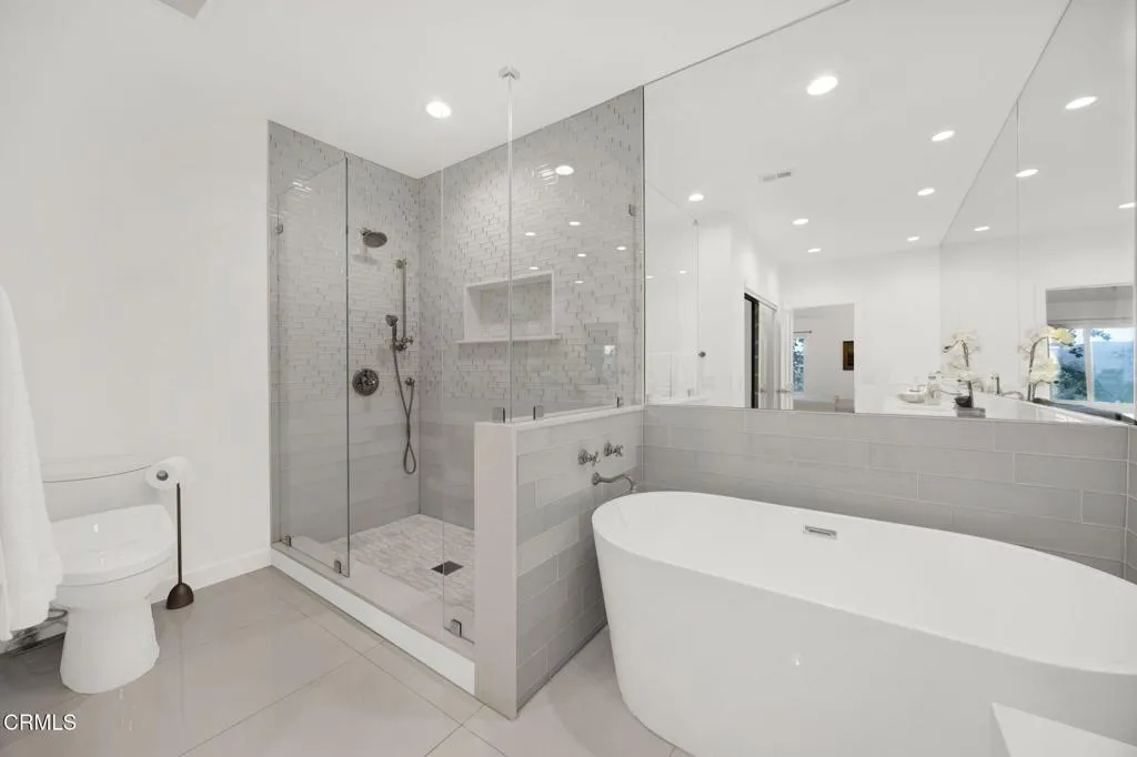 23-web-or-mls-20260607-01-4655ClubViewDr