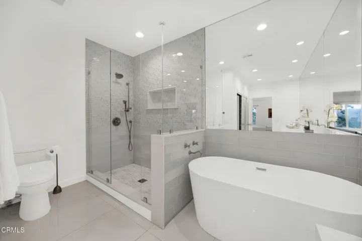 23-web-or-mls-20260607-01-4655ClubViewDr