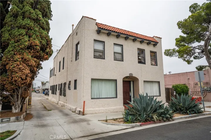 679 Obispo, Long Beach, California 90814