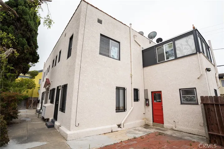 679 Obispo, Long Beach, California 90814