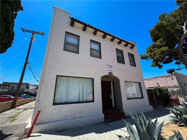 679 Obispo, Long Beach, California 90814